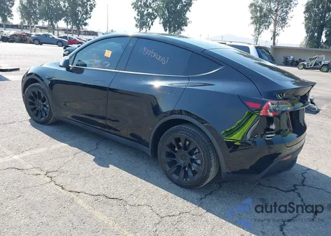 2020 Tesla Model Y z USA, uszkodzony, nr VIN 5YJYGDEE4LF052781